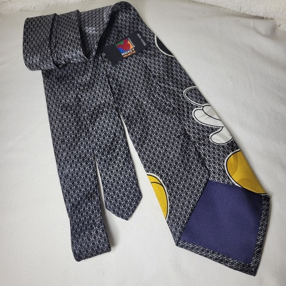 Mickey Unlimited Disney 100٪ Silk Mickey Mouse Mens Graphic Print Classic Tie - Picture 4 of 9